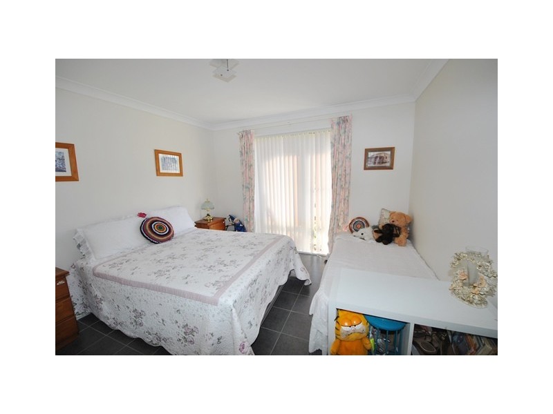 17 Lakeshore Parade, Sussex Inlet NSW 2540