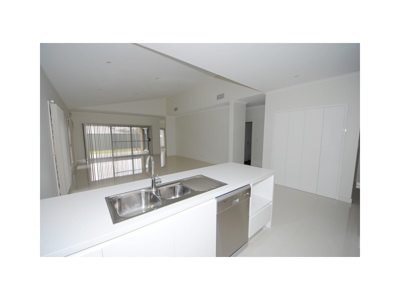 4 Trawler Street, Vincentia NSW 2540