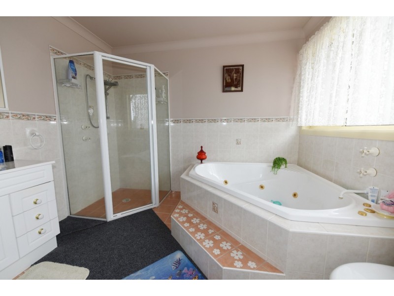 110 Jacobs Drive, Sussex Inlet NSW 2540