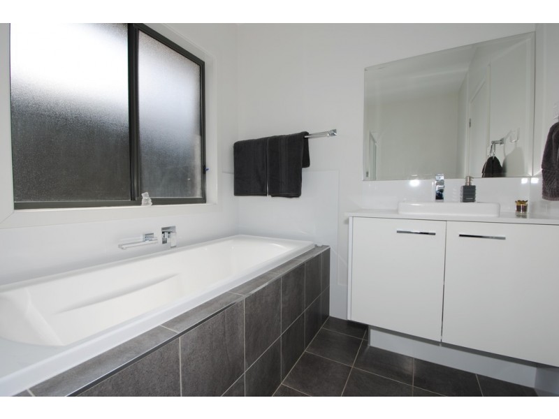 16 Seagrass Avenue, Vincentia NSW 2540