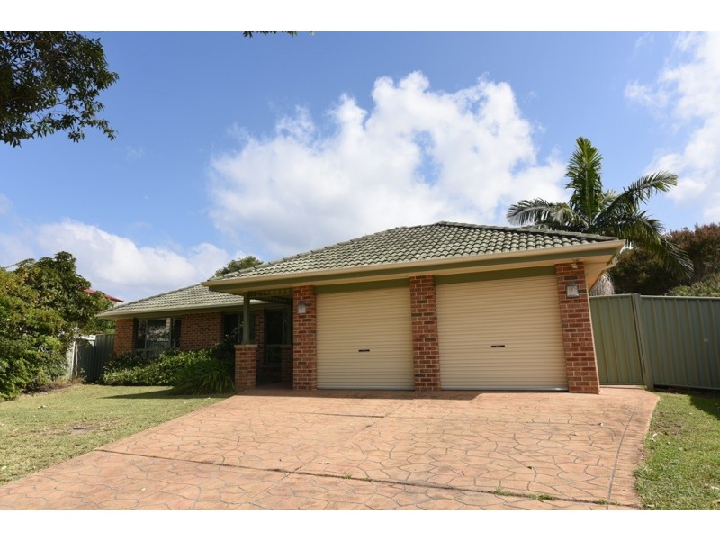 16 Nulla Place, St Georges Basin NSW 2540