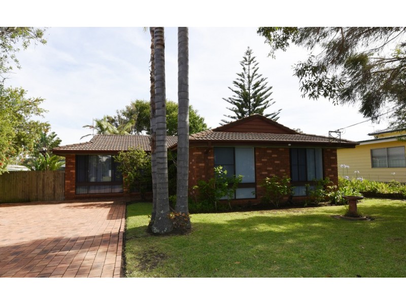 25 Surfway Ave, Berrara NSW 2540