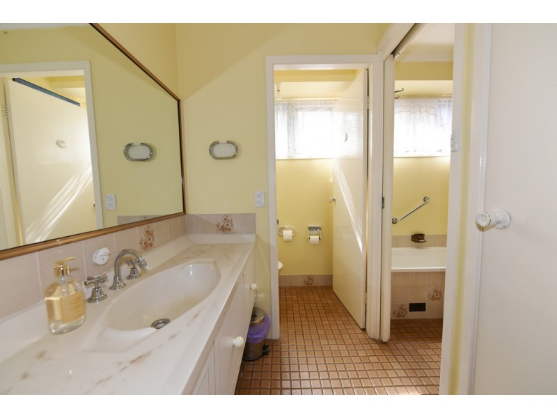 25 Surfway Ave, Berrara NSW 2540