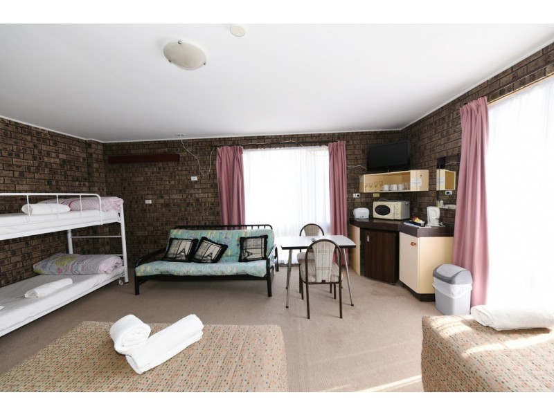 190 Jacobs Drive, Sussex Inlet NSW 2540