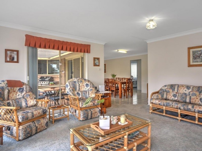 1 Finch Place, Sussex Inlet NSW 2540