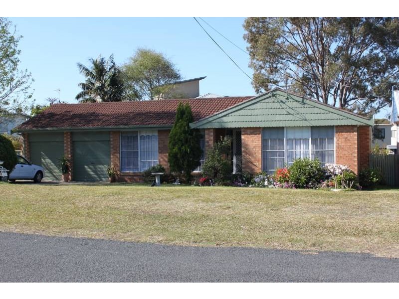 8 Lambs Crescent, Vincentia NSW 2540