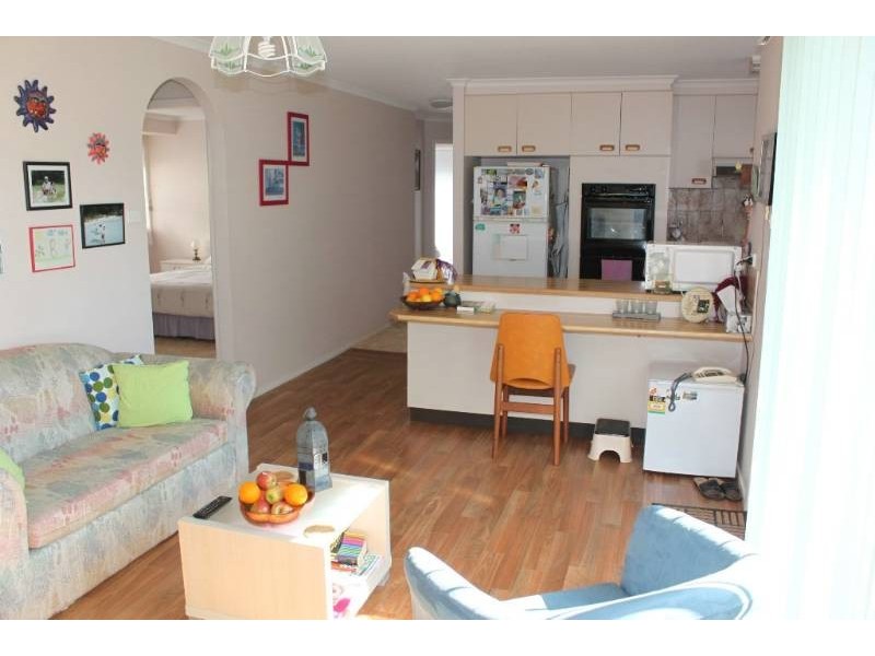 8 Lambs Crescent, Vincentia NSW 2540