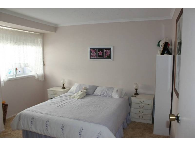 8 Lambs Crescent, Vincentia NSW 2540