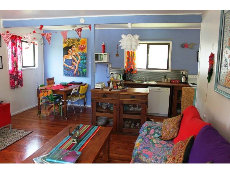 1 Hyam Road, Hyams Beach NSW 2540