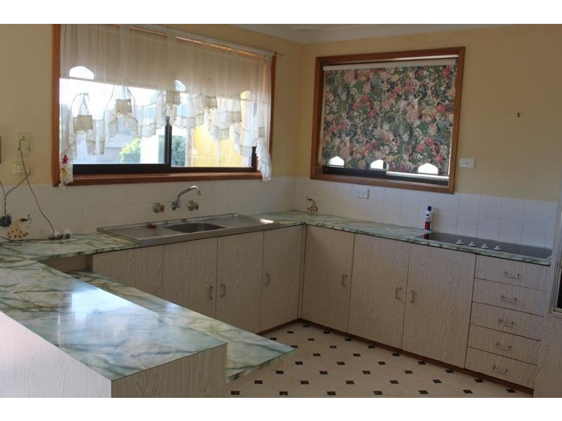 196 ELIZABETH DRIVE, Vincentia NSW 2540