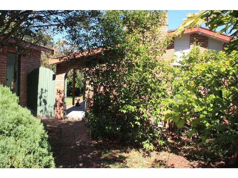 8 Robey Street, Bomaderry NSW 2541