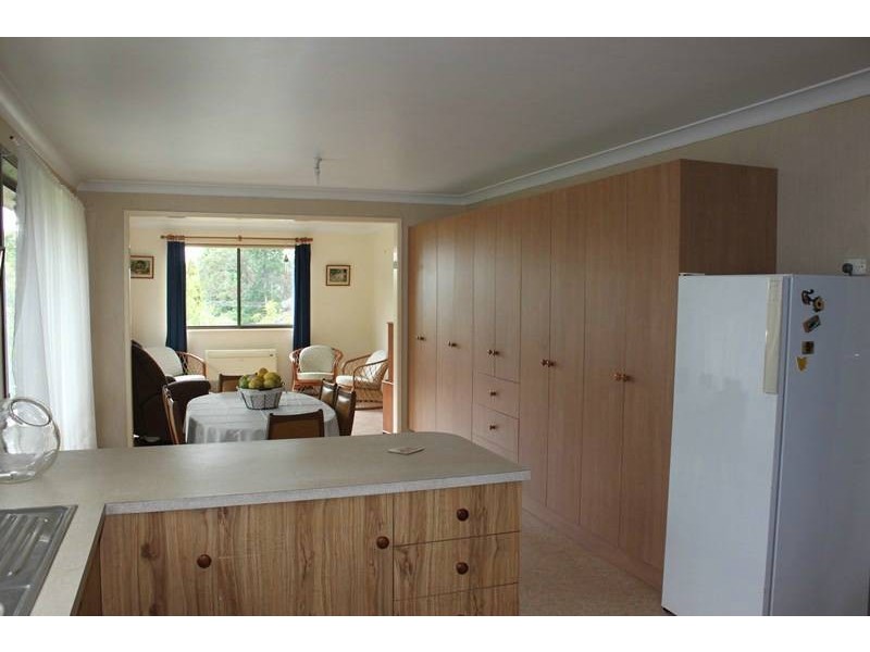 8 Robey Street, Bomaderry NSW 2541