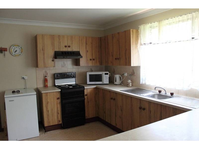 8 Robey Street, Bomaderry NSW 2541