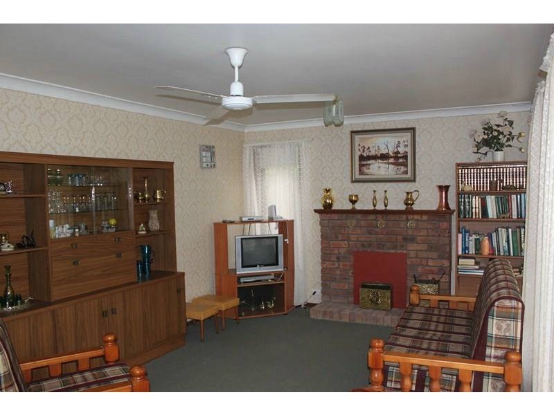 8 Robey Street, Bomaderry NSW 2541