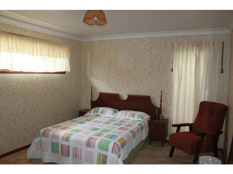 8 Robey Street, Bomaderry NSW 2541