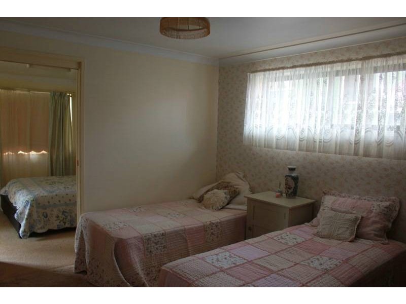 8 Robey Street, Bomaderry NSW 2541