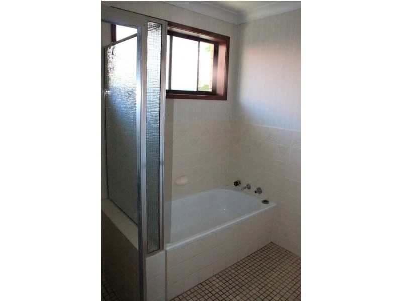 8 Robey Street, Bomaderry NSW 2541