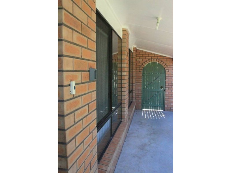 8 Robey Street, Bomaderry NSW 2541