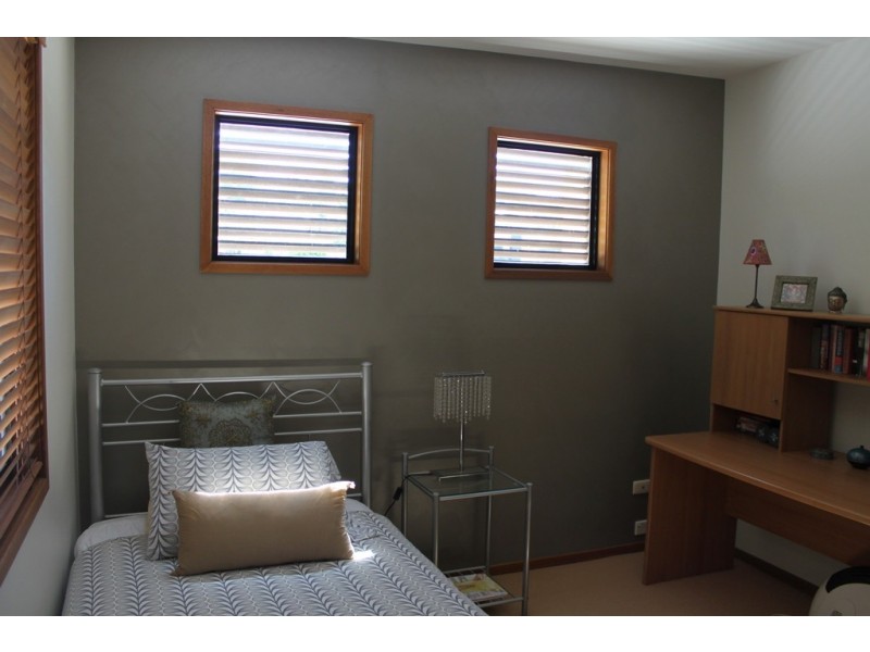 430 Elizabeth Dr, Vincentia NSW 2540