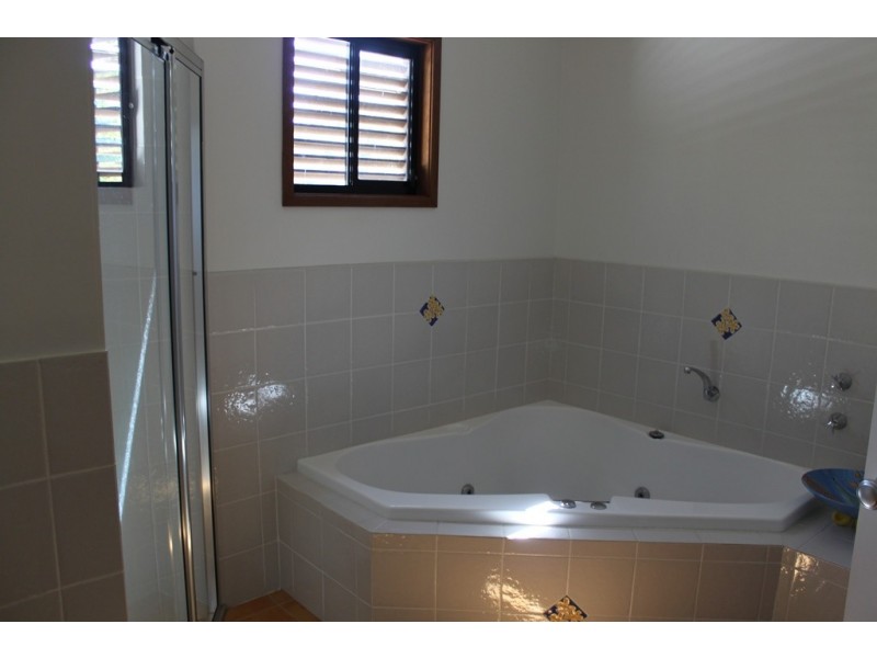 430 Elizabeth Dr, Vincentia NSW 2540