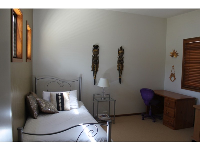430 Elizabeth Dr, Vincentia NSW 2540