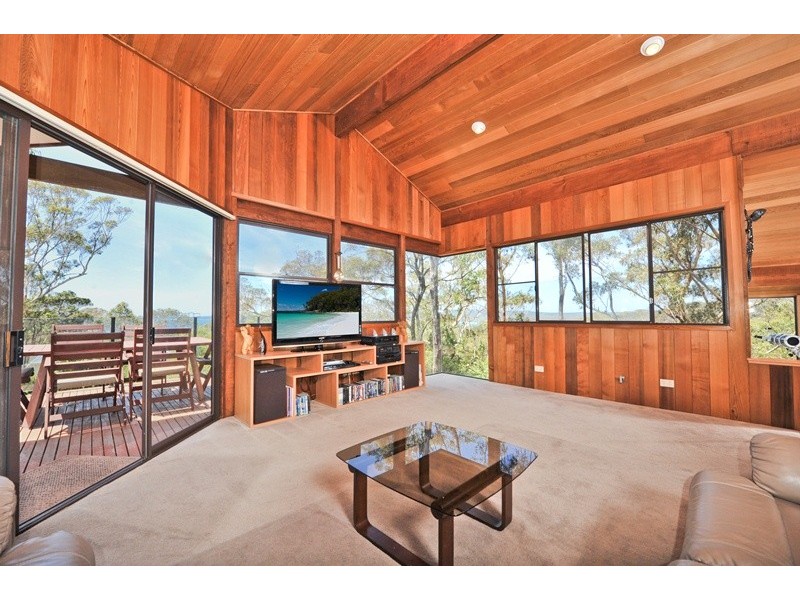 1 Illowra Lane, Hyams Beach NSW 2540