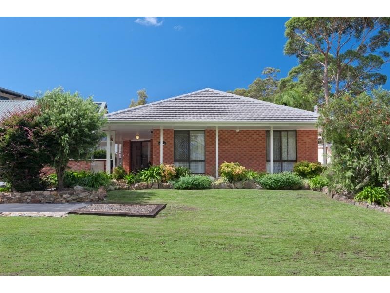21 Deakin Street, Wrights Beach NSW 2540
