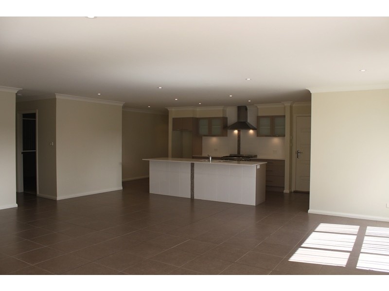 20 Coaster Cct, Vincentia NSW 2540