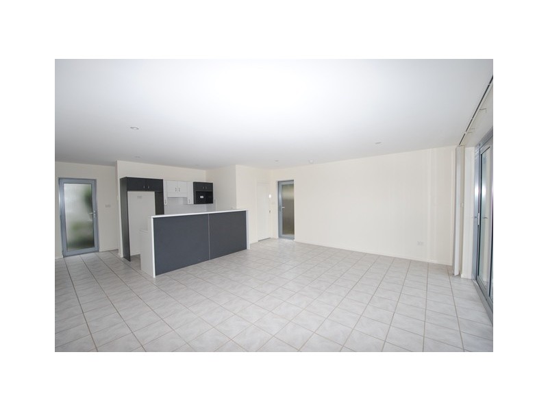 2/225 Elizabeth Drive, Vincentia NSW 2540
