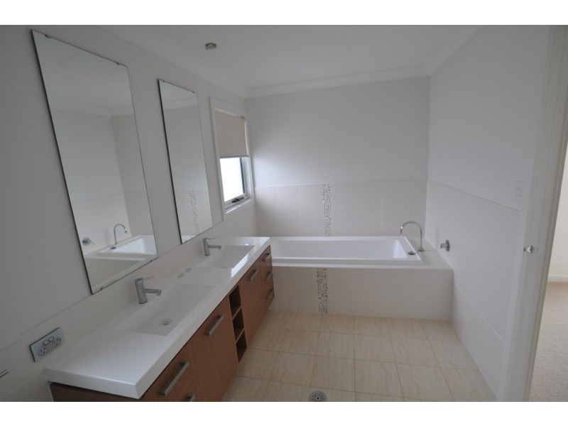 14 Coaster Circuit, Vincentia NSW 2540