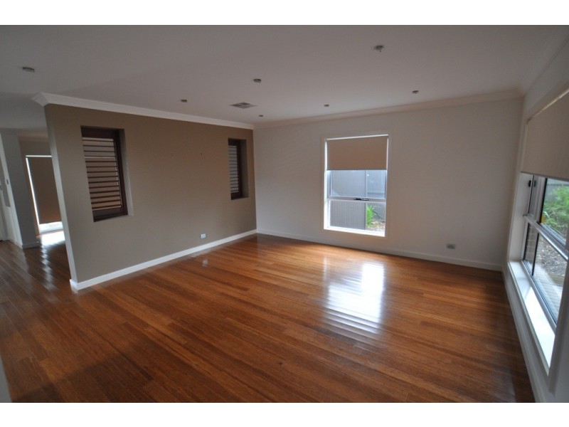 14 Coaster Circuit, Vincentia NSW 2540