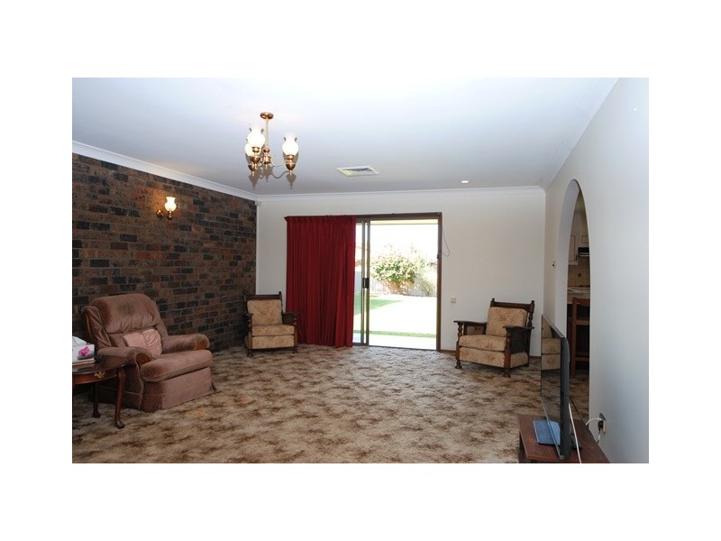 24 Cocos Palm Drive, Bomaderry NSW 2541