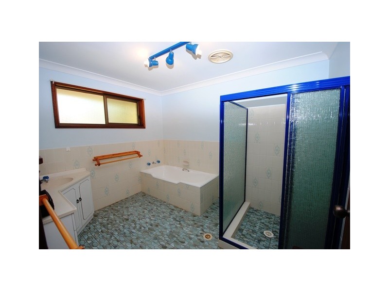 24 Cocos Palm Drive, Bomaderry NSW 2541