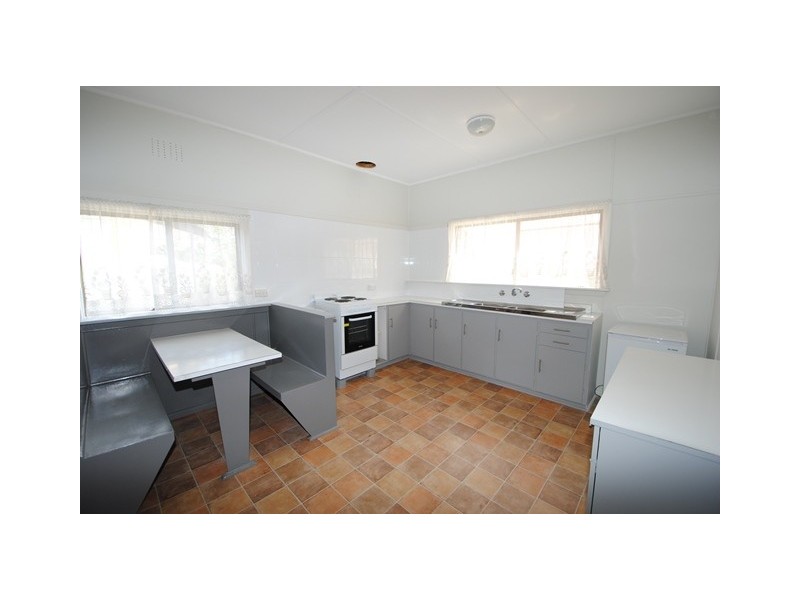 10 Albatross Road, Nowra NSW 2541