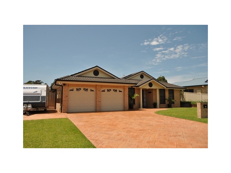 15 Carrington Park Drive, Nowra NSW 2541