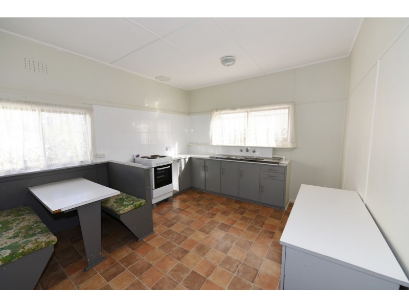 10 Albatross Road, Nowra NSW 2541