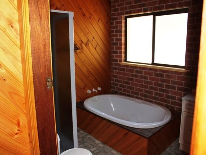 5 Fisherman Road, St Georges Basin NSW 2540