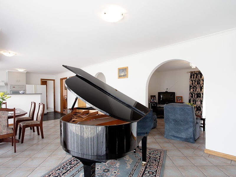 10 Spriggs Road, Onkaparinga Hills SA 5163