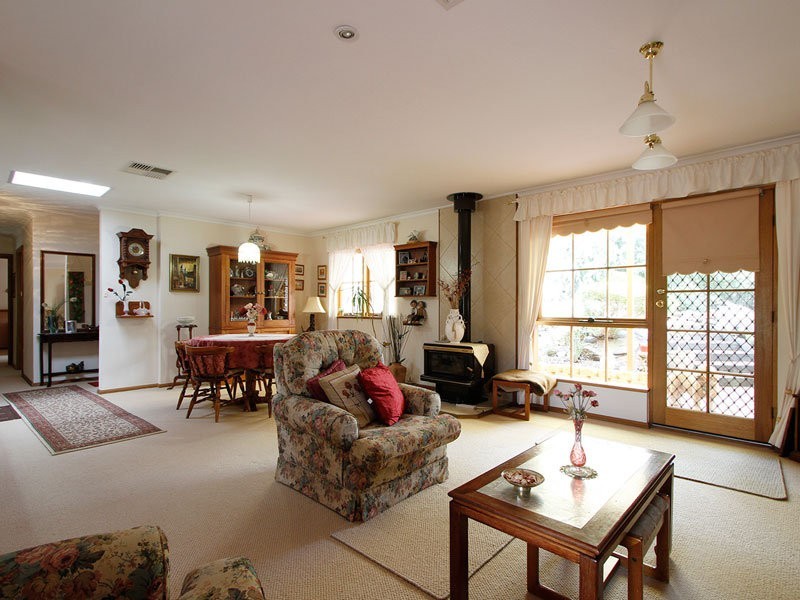 15 Lotus Drive, Aberfoyle Park SA 5159