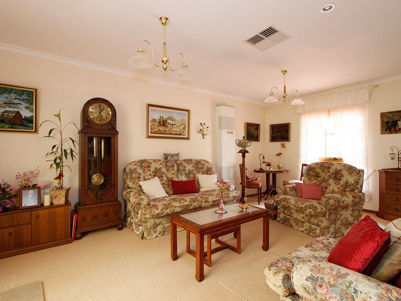 15 Lotus Drive, Aberfoyle Park SA 5159