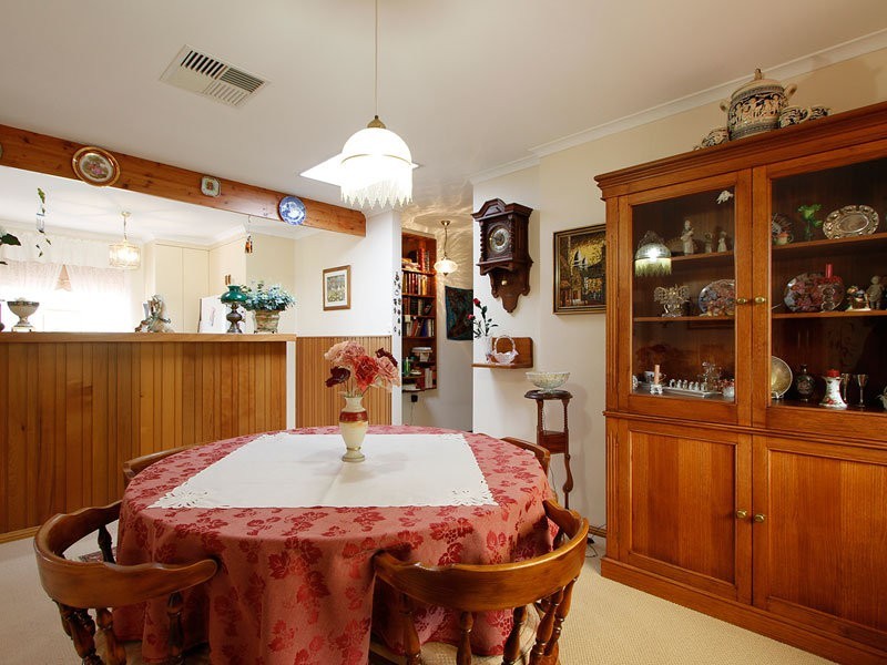 15 Lotus Drive, Aberfoyle Park SA 5159