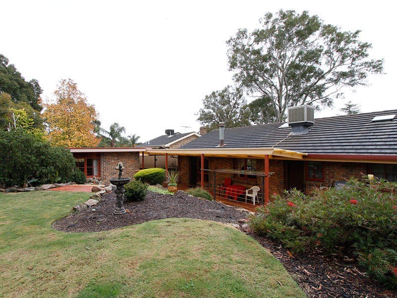 15 Lotus Drive, Aberfoyle Park SA 5159