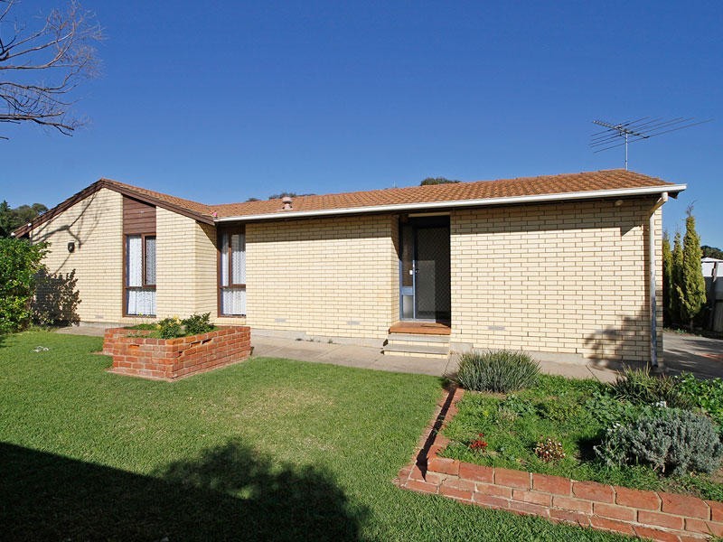 27 Narvik Crescent, Hackham West SA 5163