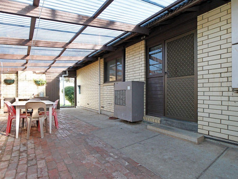 27 Narvik Crescent, Hackham West SA 5163