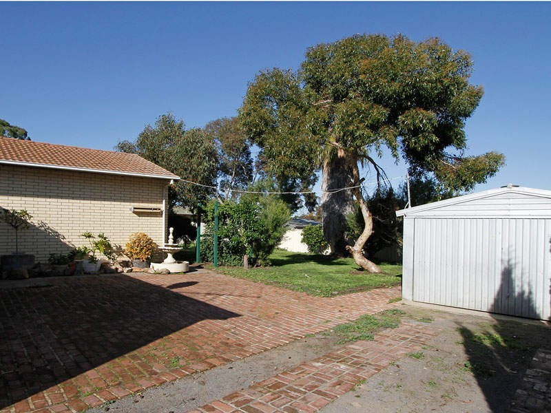 27 Narvik Crescent, Hackham West SA 5163