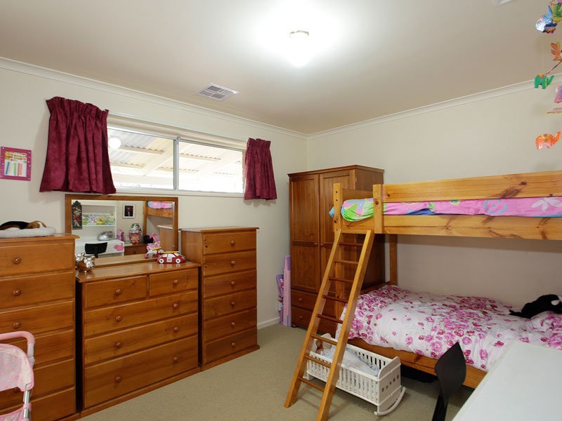 96 Brentwood Drive, Huntfield Heights SA 5163