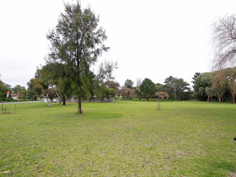 96 Brentwood Drive, Huntfield Heights SA 5163
