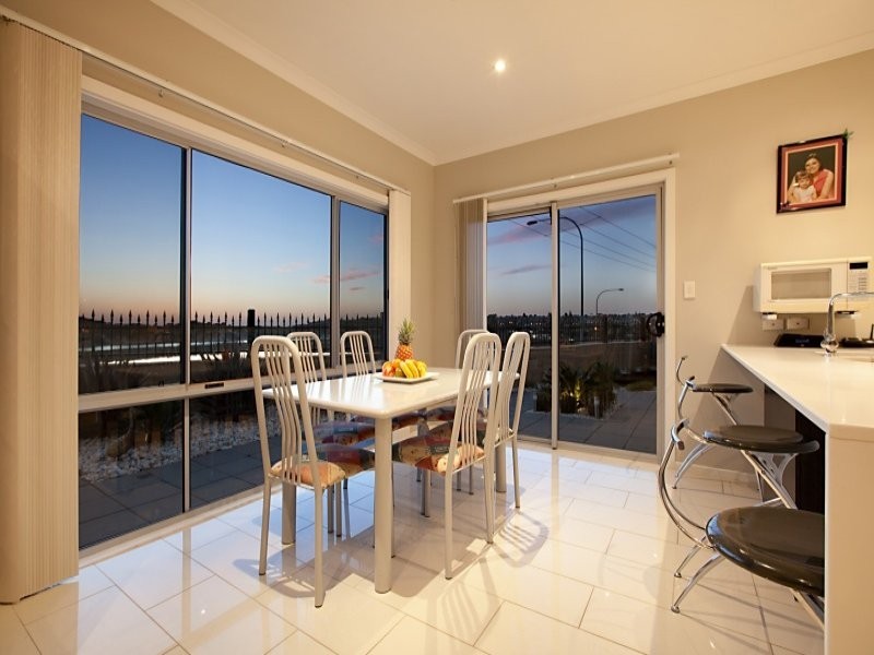 2/10 Commercial Road, Port Noarlunga South SA 5167