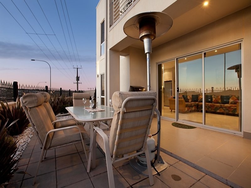 2/10 Commercial Road, Port Noarlunga South SA 5167