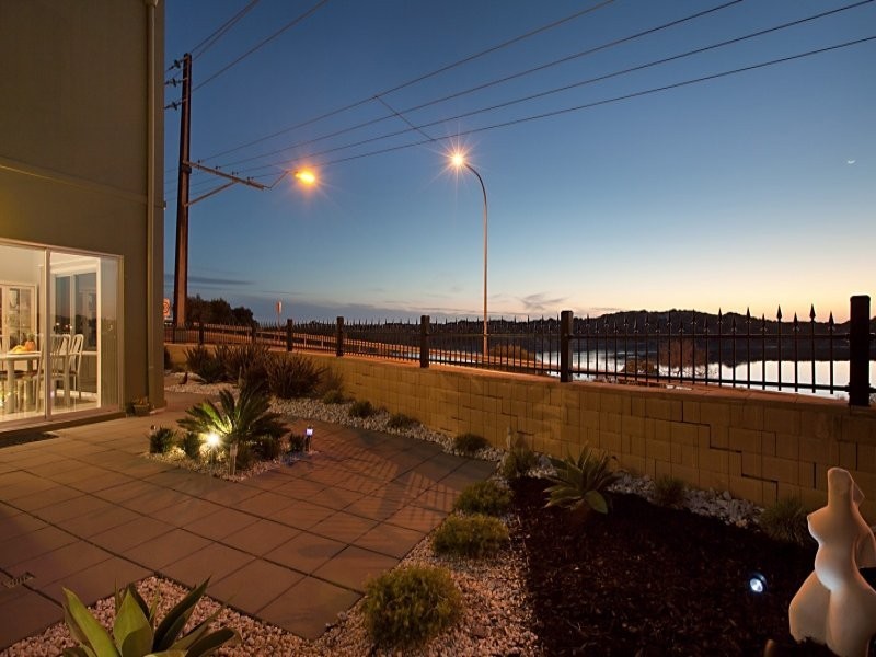 2/10 Commercial Road, Port Noarlunga South SA 5167